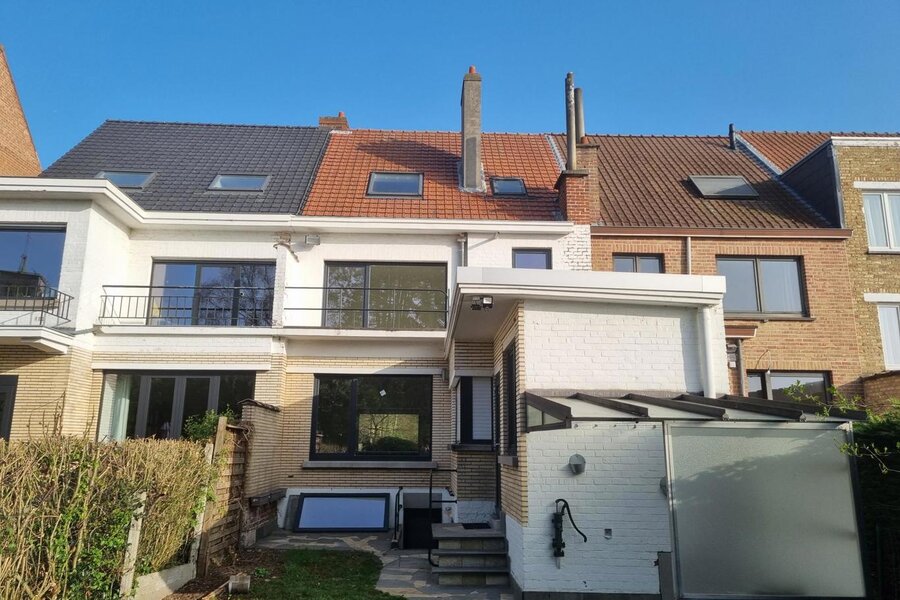 Verrassend ruime woning met tuin aan de rand van Gent