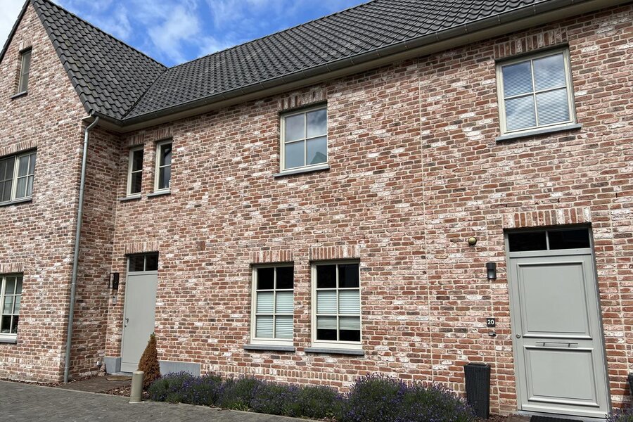 Statige nieuwbouwwoning  in landelijke stijl