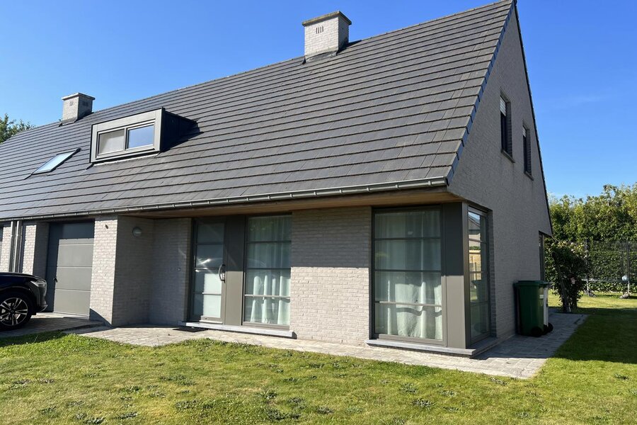 Nieuwbouwwoning met 3 slpk., garage en tuin