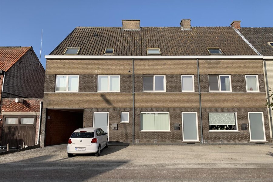 Gezellige rijwoning met 4 slpk., terrastuintje en garage