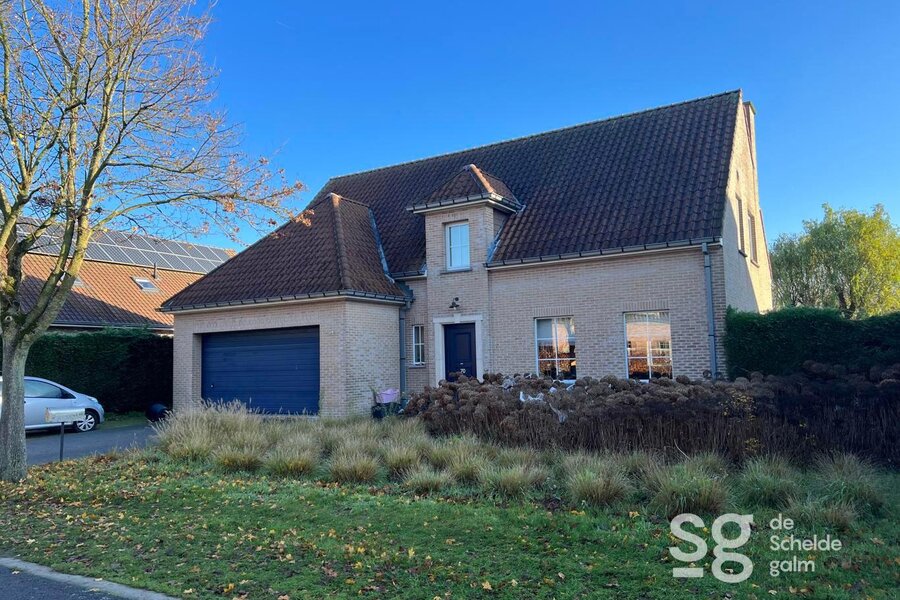 Ruime woning met 5 slaapkamers te Zevergem