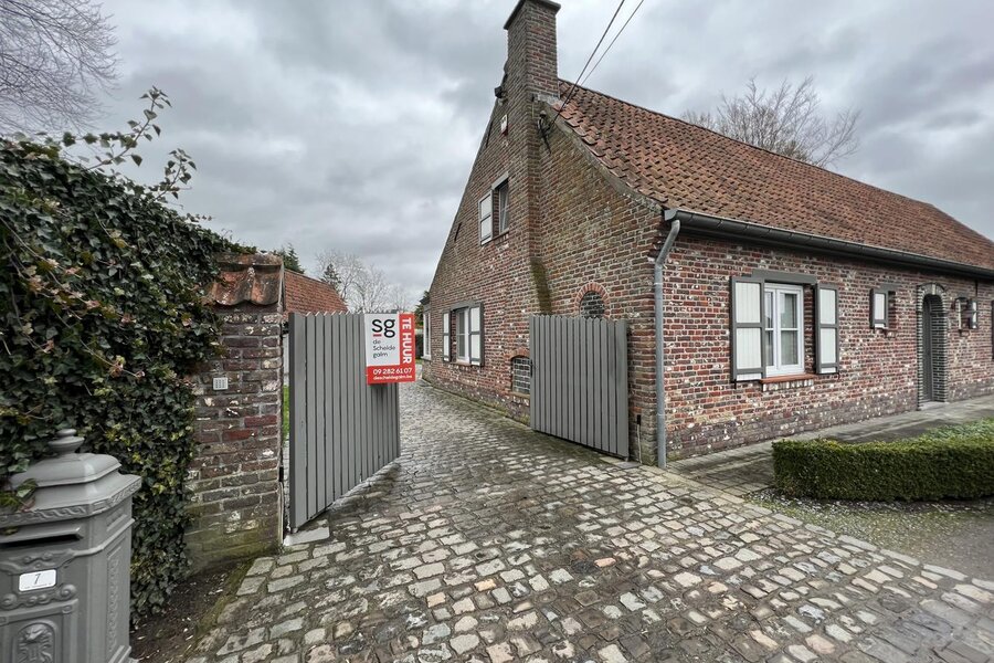 Gerenoveerde hoeve woning te Hansbeke!