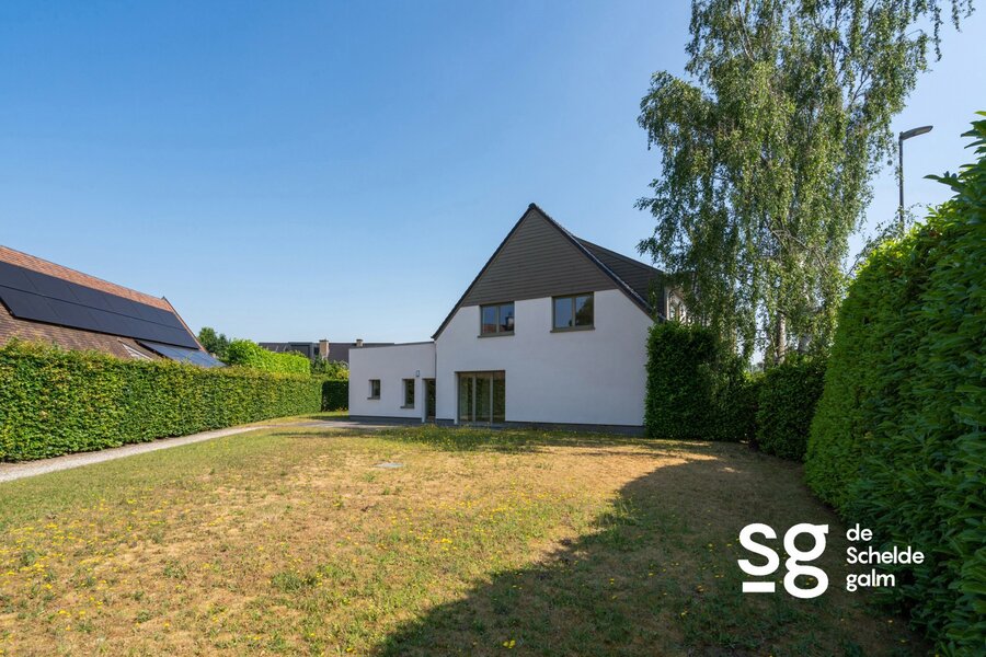 Leuke woning met zonovergoten tuin in centrum De Pinte