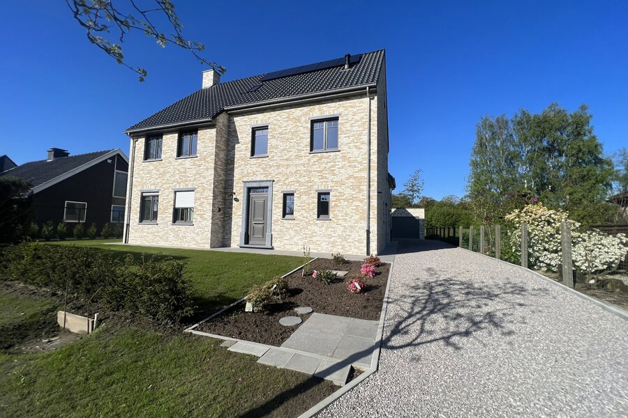 Ruime nieuwbouwwoning te Nazareth!