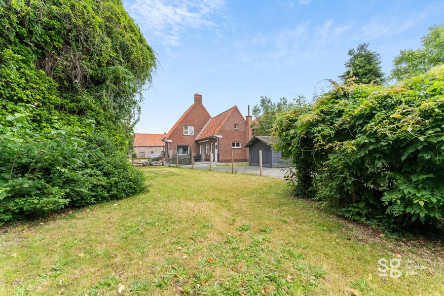 Te renoveren woning op ruim perceel te Nazareth