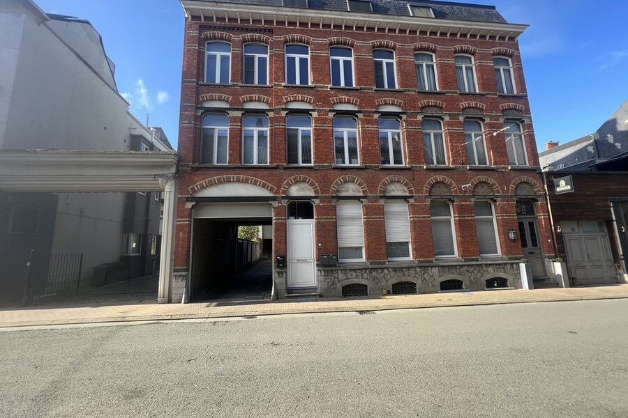 Dakappartement aan het station te Zottegem te huur!
