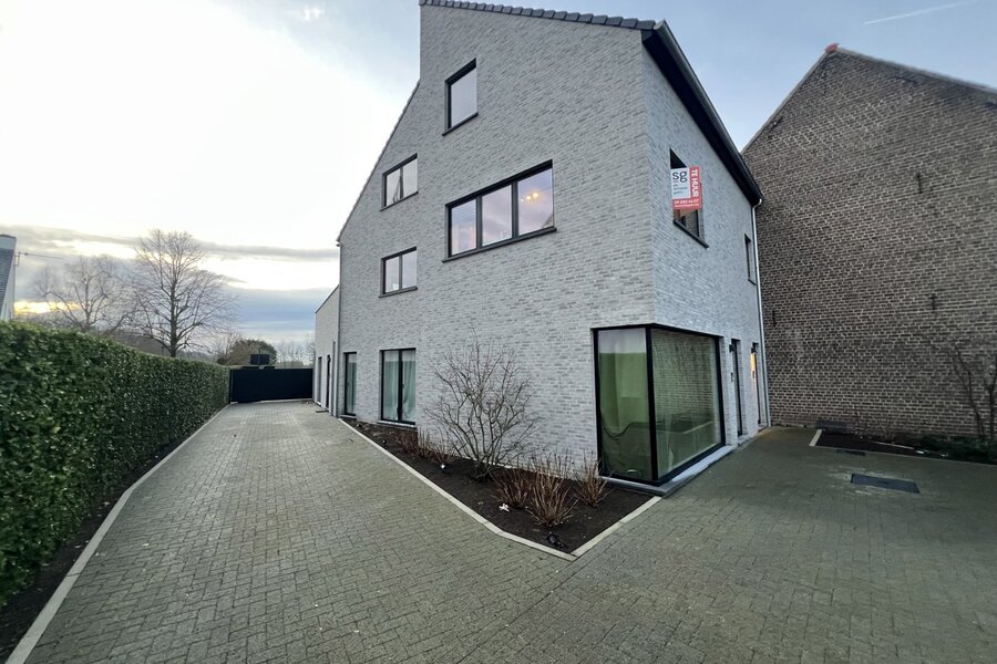 Uniek en modern triplex appartement op toplocatie in Zevergem