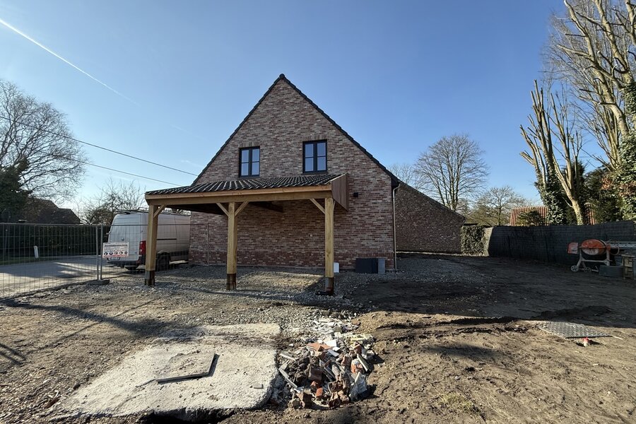 Nieuw Gerenoveerde Woning in het rustige Hansbeke!