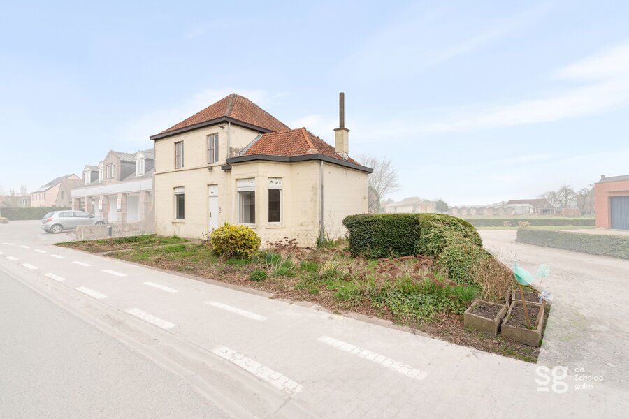 Te renoveren woning aan de rand van Deurle