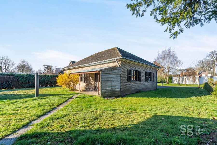Goed onderhouden bungalow in leuke wijk te De Pinte!