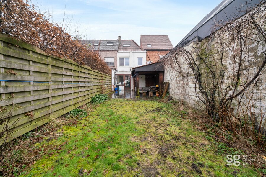 Op te frissen woning in de gezellige Moscou wijk