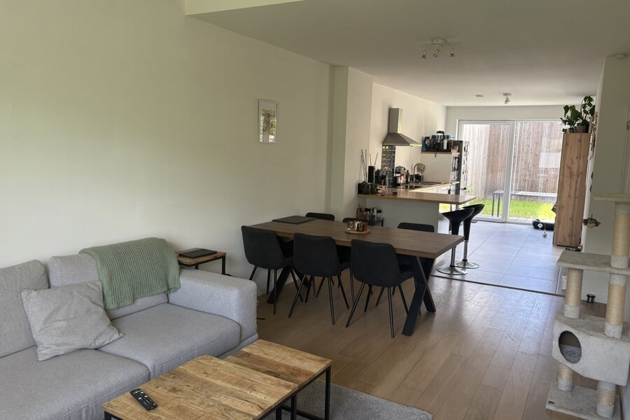 Gezellige woning op centrale locatie te Zwijnaarde!