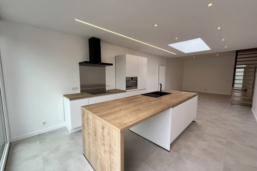 Volledig gerenoveerde woning op gunstige locatie.