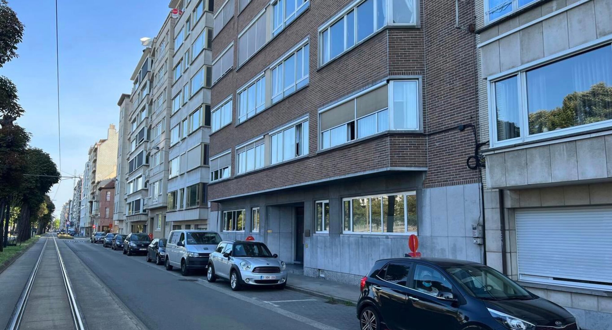 Goed, centraal gelegen kantoorruimte met autostaanplaats in Gent.