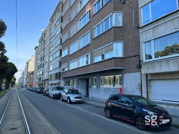 Goed, centraal gelegen kantoorruimte met autostaanplaats in Gent. - 1