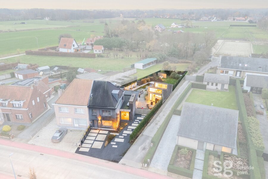 Instapklare, energiezuinige woning met harmonieuze tuin en zwemvijver