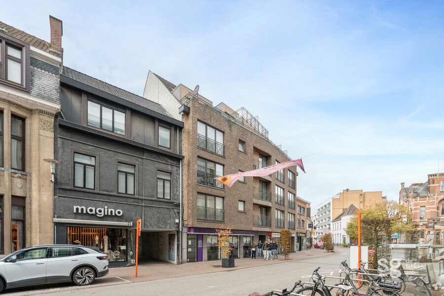 Instapklaar appartement met staanplaats in het hart van Deinze