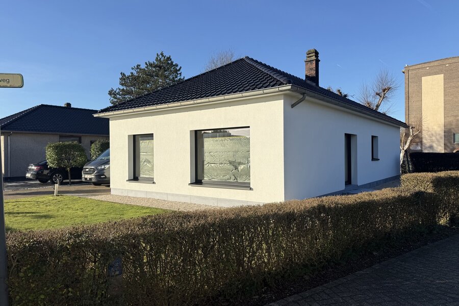 Praktische bungalowwoning met tuin in het centrum van De Pinte