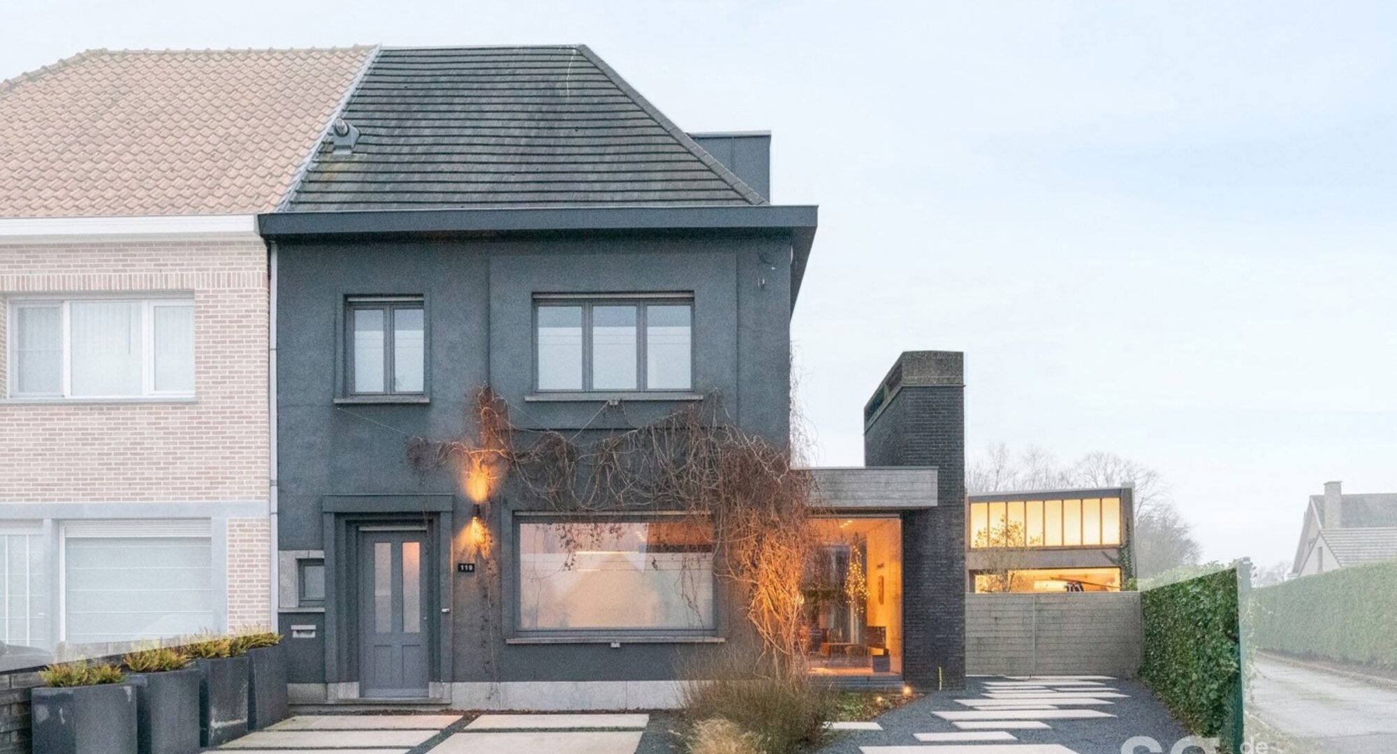 Instapklare, energiezuinige woning met harmonieuze tuin en zwemvijver
