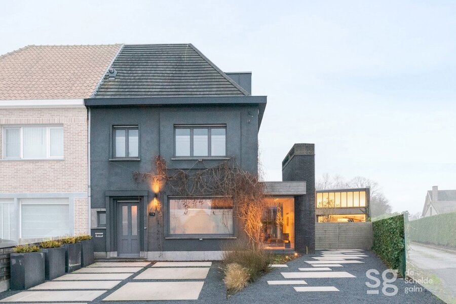 Instapklare, energiezuinige woning met harmonieuze tuin en zwemvijver