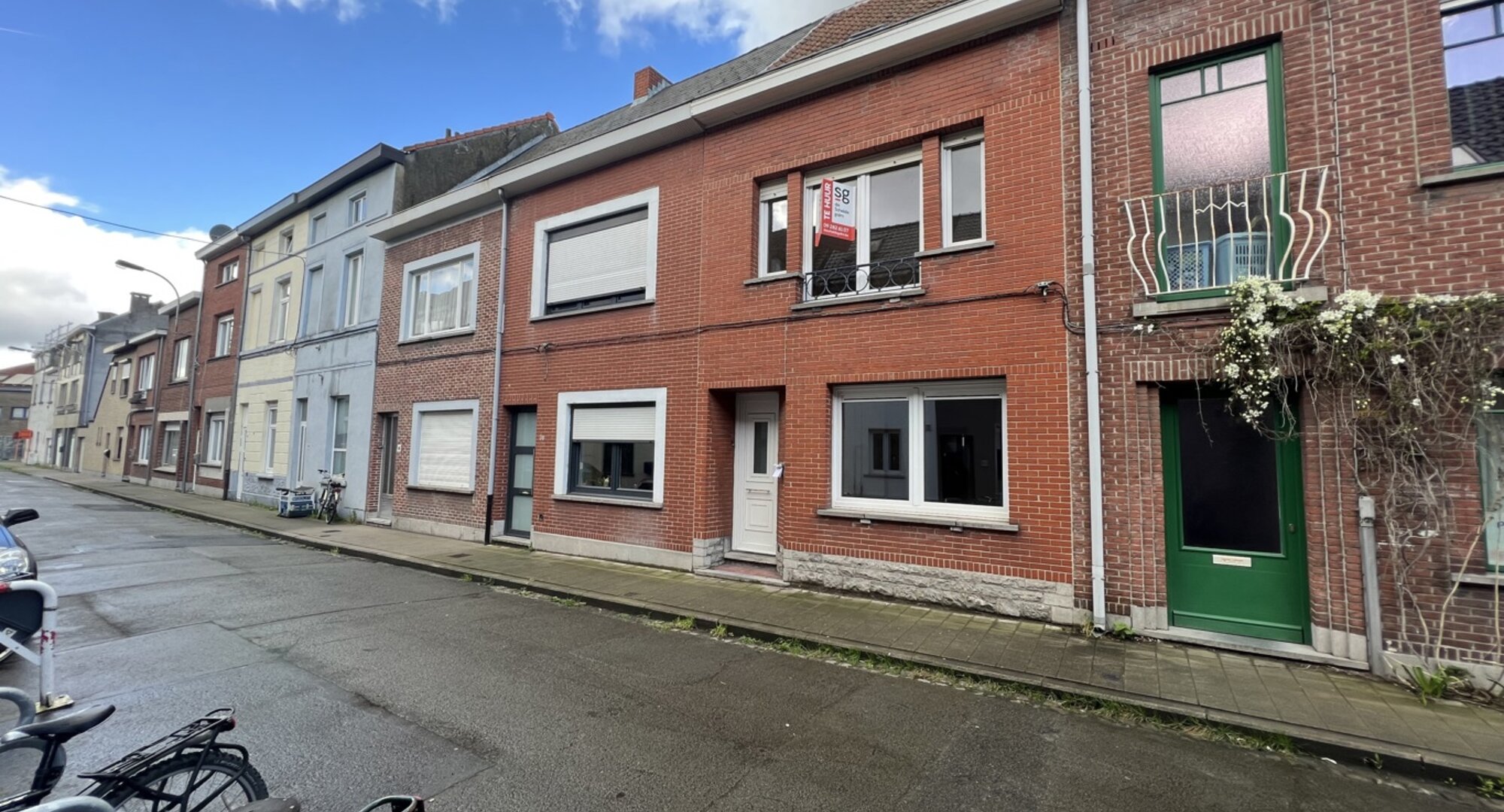 Centraal gelegen rijwoning met koertje