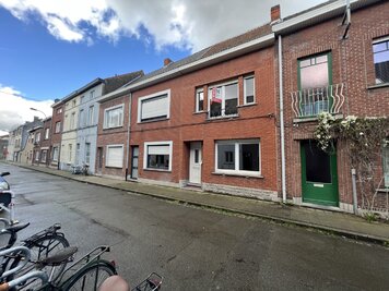 Centraal gelegen rijwoning met koertje - 1