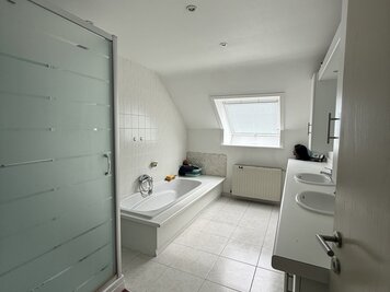 Ruime gezinswoning te huur op toplocatie in De Pinte! - 9