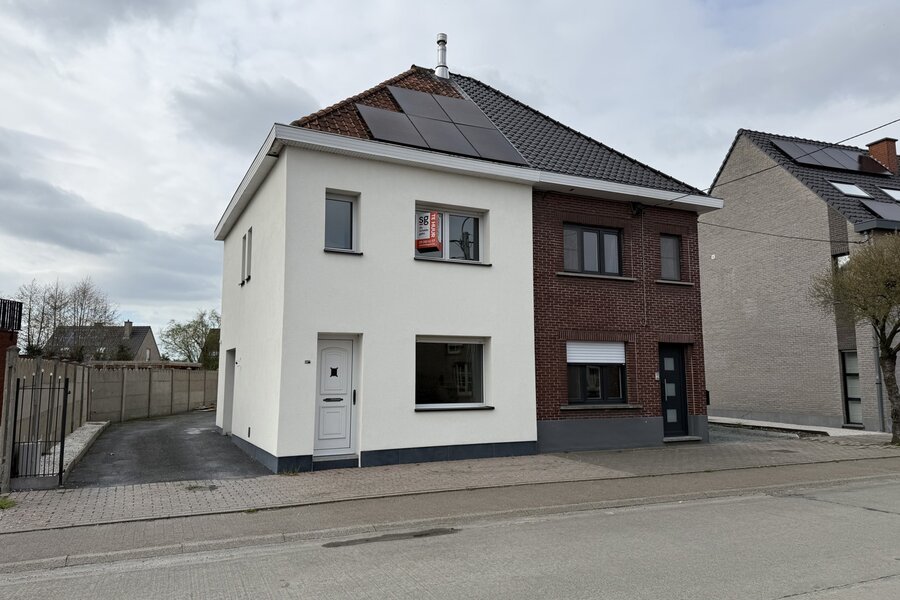 Energetisch vernieuwde halfopen bebouwing in het centrum van Zevergem!