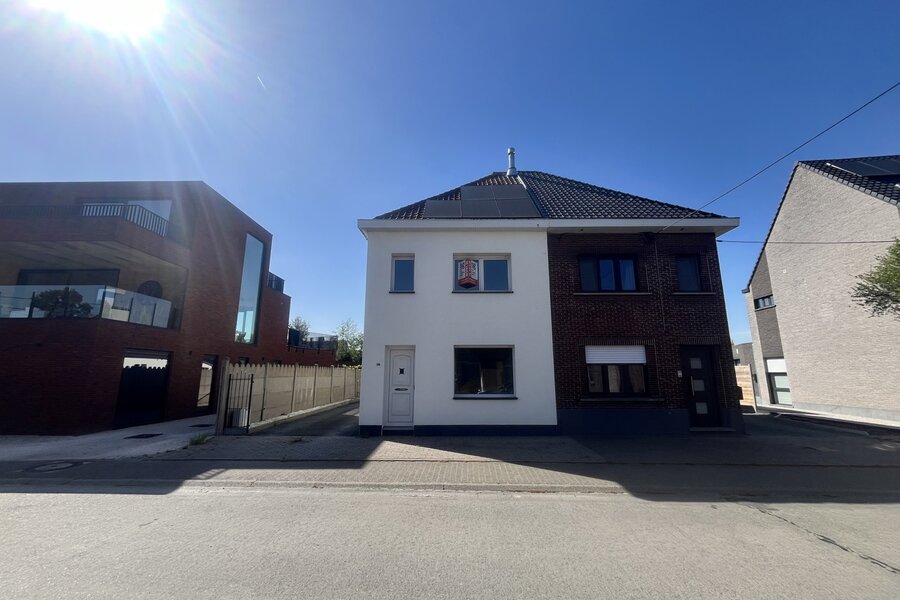 Energetisch vernieuwde halfopen bebouwing in het centrum van Zevergem!