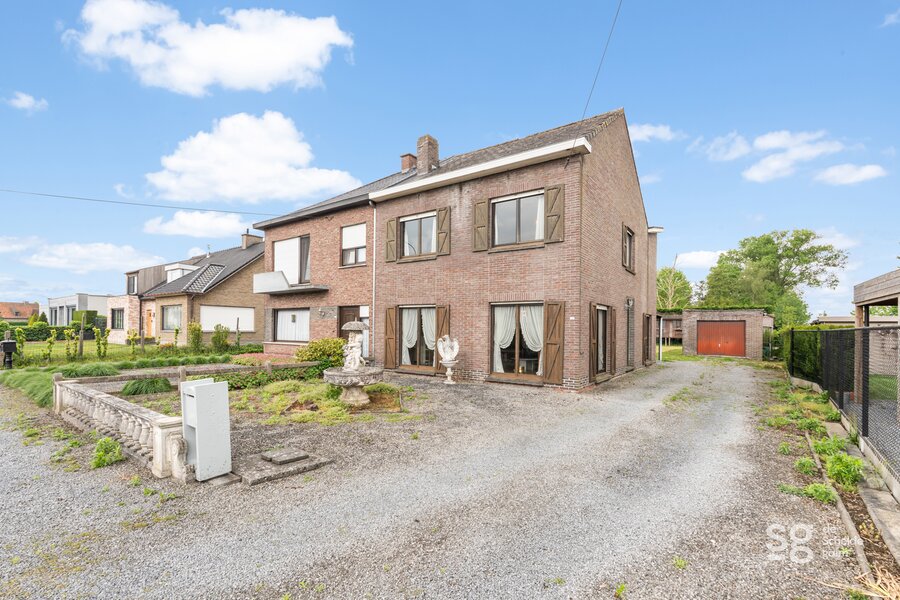 Halfopen bebouwing met diverse mogelijkheden te Nazareth.