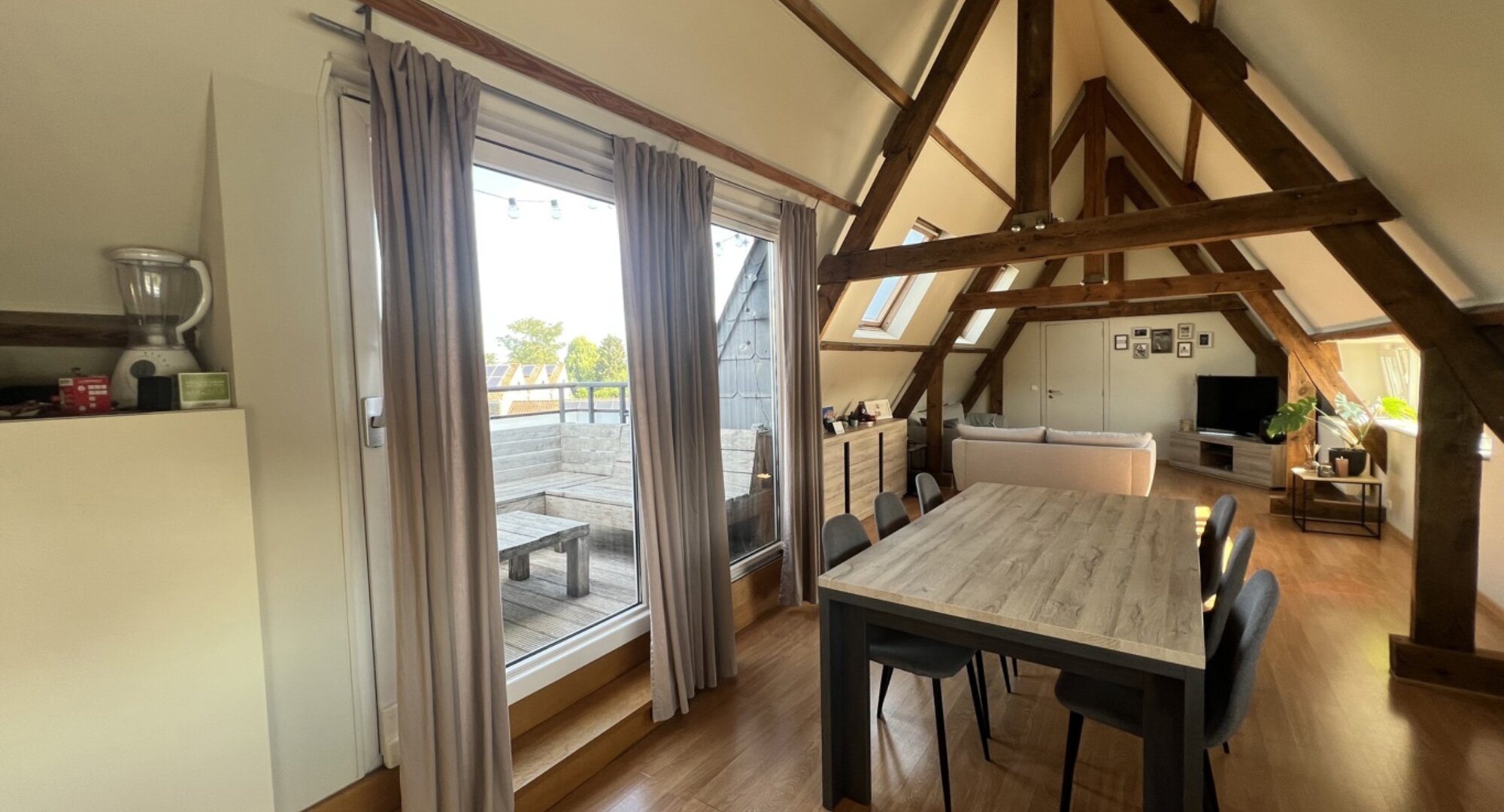 Centraal gelegen appartement in loftstijl met terras