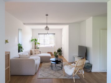 Charmante, gerenoveerde en instapklare woning in Deinze! - 1