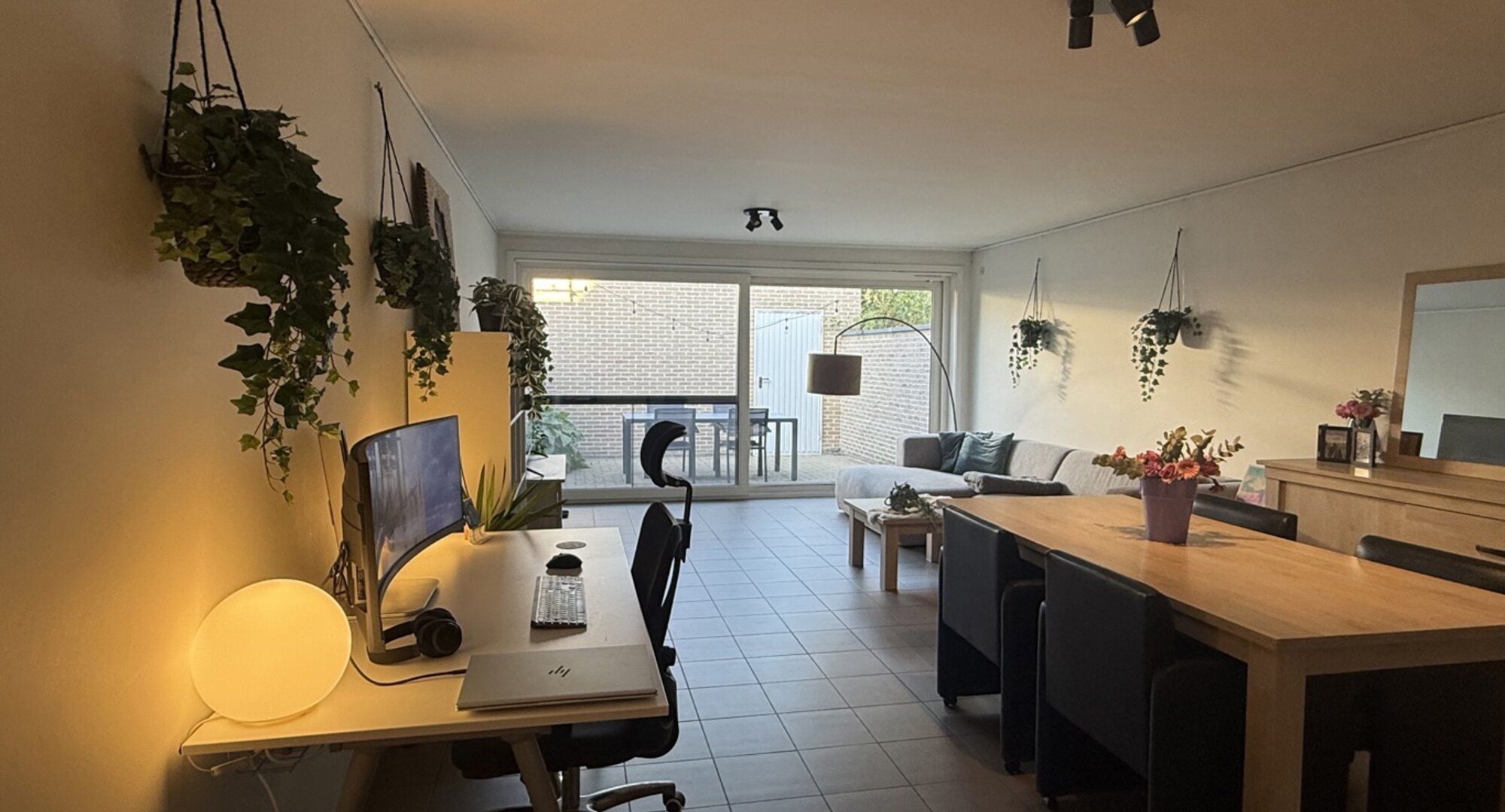 Gelijkvloers appartement in een kleine residentie te Nazareth.
