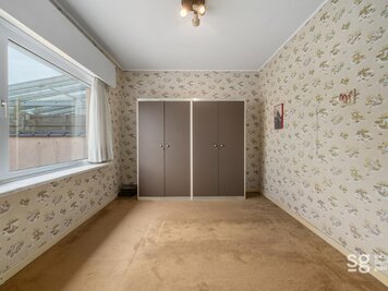 Te renoveren bungalow met aparte werkplaats/magazijn - 11