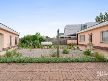 Te renoveren bungalow met aparte werkplaats/magazijn - 13