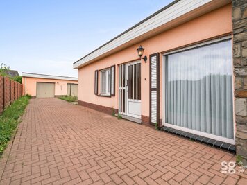 Te renoveren bungalow met aparte werkplaats/magazijn - 1