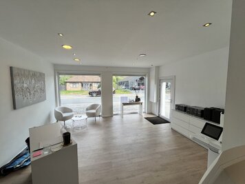 Centraal gelegen handelszaak te huur - 6