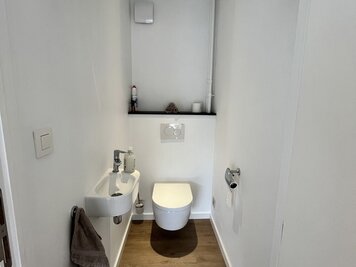 Centraal gelegen handelszaak te huur - 8