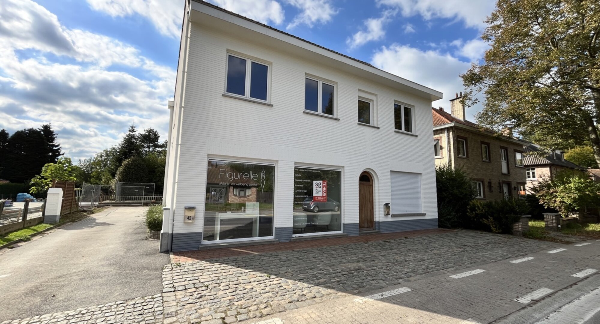 Centraal gelegen handelszaak te huur